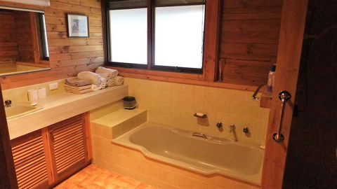 Gunyah Valley Retreat - Airlie Beach Holiday 2