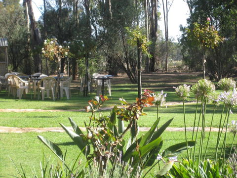 Gunyah Valley Retreat - Airlie Beach Holiday 1