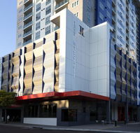 H on Mitchell Apartment Hotel - Airlie Beach Holiday