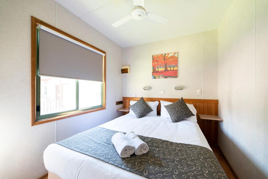 Halls Gap VIC Airlie Beach Holiday