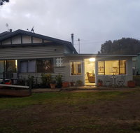 Happy Pig Farm - Airlie Beach Holiday