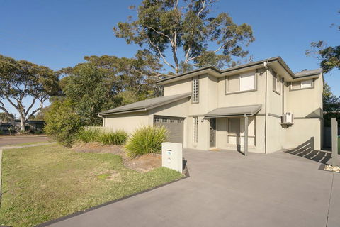 Harmony House - Bateau Bay, NSW - Airlie Beach Holiday 0