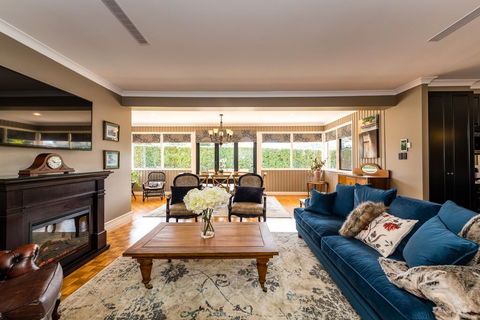 Hedge House - Luxury, Space, Style, Great Location - Airlie Beach Holiday 0