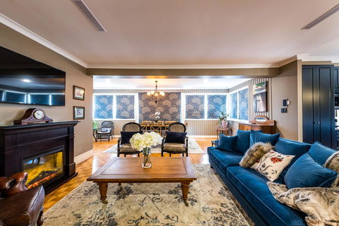 Hedge House - Luxury, Space, Style, Great Location - Airlie Beach Holiday 1