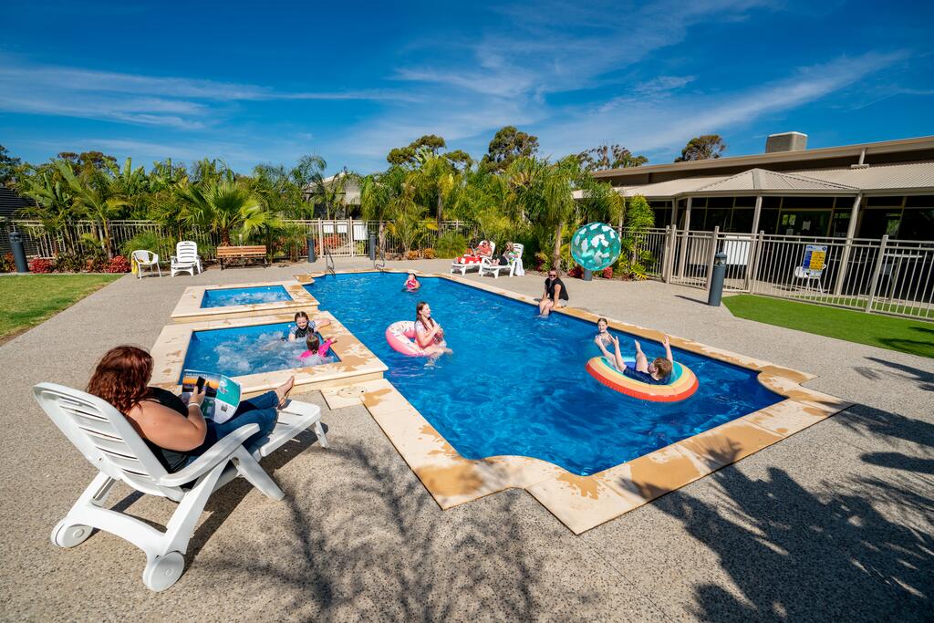 Globe Derby Park SA Airlie Beach Holiday