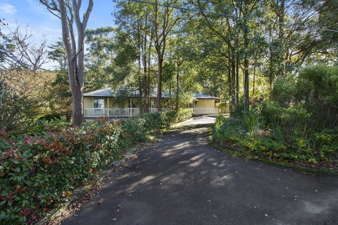 Hilldo - Lovely Mountainside Accommodation - Airlie Beach Holiday 0