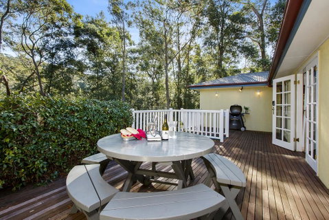 Hilldo - Lovely Mountainside Accommodation - Airlie Beach Holiday 3