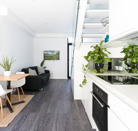 Hip one-bedroom house in inner Sydney - Airlie Beach Holiday