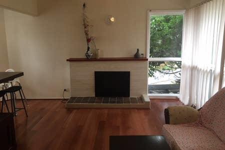 Holiday Home Close To Train Station - Airlie Beach Holiday 1