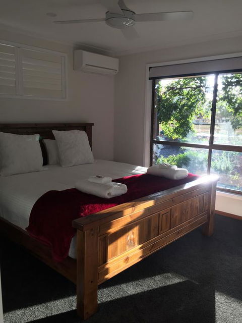 Holly House BnB - Airlie Beach Holiday 0