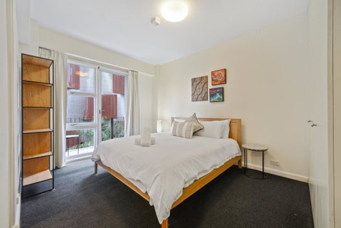 HomeHotel-Urban Retreat In Secure Boutique Block - Airlie Beach Holiday 2