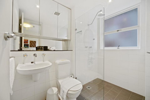 HomeHotel-Urban Retreat In Secure Boutique Block - Airlie Beach Holiday 3