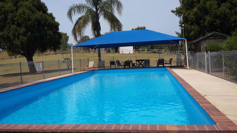 Jacaranda Motor Lodge - Airlie Beach Holiday 0