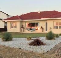 Jewel of the South Beachside Holiday Rental - Airlie Beach Holiday