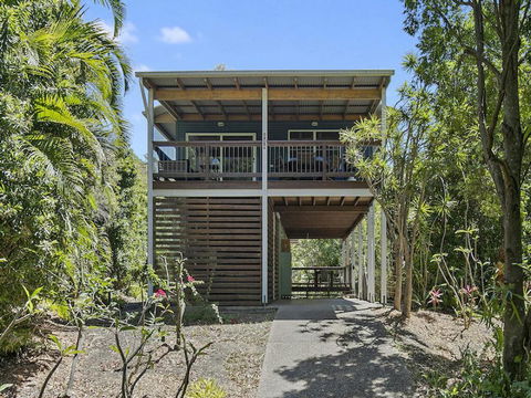 Jonnies - 134 Tramican Street - Airlie Beach Holiday 0
