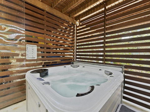 Jonnies - 134 Tramican Street - Airlie Beach Holiday 3