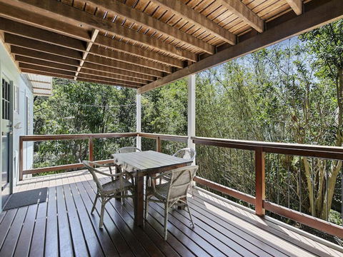 Jonnies - 134 Tramican Street - Airlie Beach Holiday 1