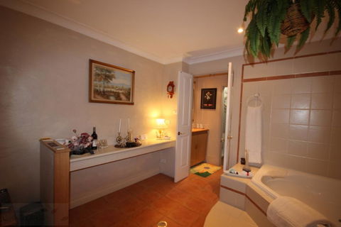 Kalimna - Spa Room - Airlie Beach Holiday 0