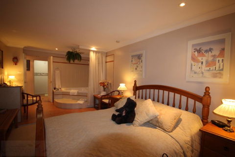 Kalimna - Spa Room - Airlie Beach Holiday 3