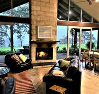 Kenwood Bank Vineyard Retreat - Airlie Beach Holiday