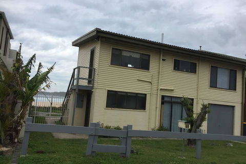 Kiama Downs Beach House - Airlie Beach Holiday 1