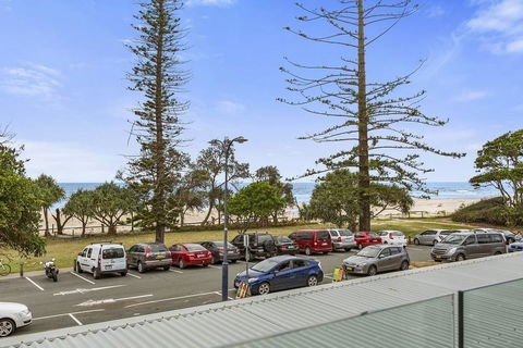 KINGSCLIFF NOR NOR EAST 101 ON MARINE PARADE - Airlie Beach Holiday 1