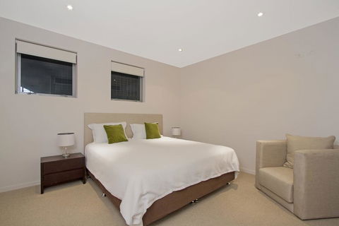 KINGSCLIFF OCEAN VIEW TERRACE BY THE FIGTREE 5 - Airlie Beach Holiday 3