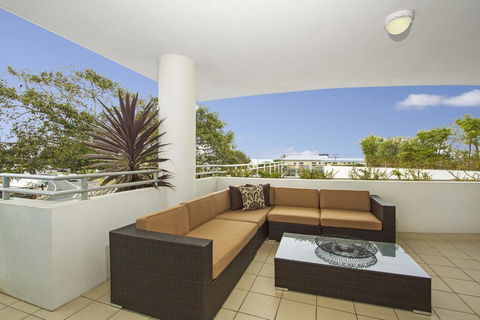 KINGSCLIFF OCEAN VIEW TERRACE BY THE FIGTREE 5 - Airlie Beach Holiday 1