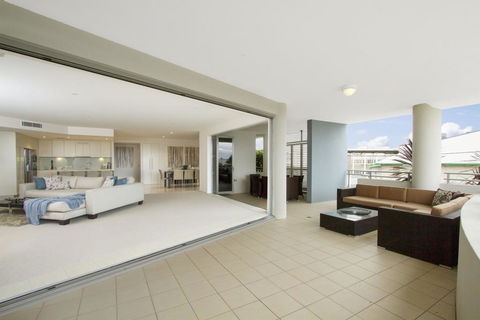 KINGSCLIFF OCEAN VIEW TERRACE BY THE FIGTREE 5 - Airlie Beach Holiday 2