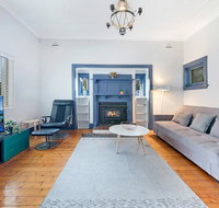 KOZYGURU ARNCLIFFE SYDNEY AIRPORT RENOVATED COTTAGE 3 BED HOUSE NAR232 - Airlie Beach Holiday