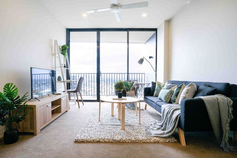 KOZYGURU BRISBANE CITY HIGHRISE 1BED APT SPIRE QBN550-2501 - Airlie Beach Holiday 0