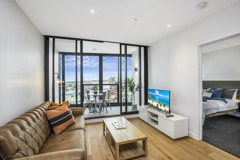 KOZYGURU FORTITUDE VALLEY 2 BED DESIGNER APT + FREE PARKING QFV179-803 - Airlie Beach Holiday 0