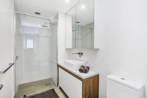 KOZYGURU FORTITUDE VALLEY 2 BED DESIGNER APT + FREE PARKING QFV179-803 - Airlie Beach Holiday 2