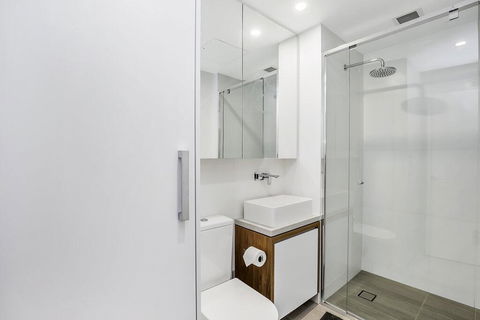 KOZYGURU FORTITUDE VALLEY 2 BED DESIGNER APT + FREE PARKING QFV179-803 - Airlie Beach Holiday 1