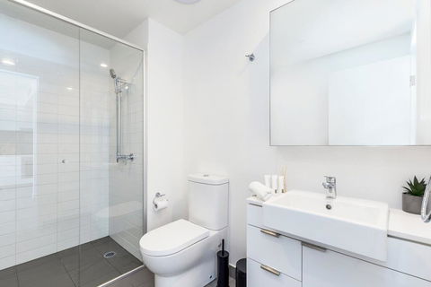 KOZYGURU FORTITUDE VALLEY AMAZING VIEW 2BED APT + FREE PARKING QFV010 - Airlie Beach Holiday 1