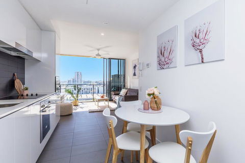 KOZYGURU FORTITUDE VALLEY AMAZING VIEW 2BED APT + FREE PARKING QFV010 - Airlie Beach Holiday 2