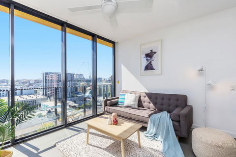 KOZYGURU FORTITUDE VALLEY AMAZING VIEW 2BED APT + FREE PARKING QFV010 - Airlie Beach Holiday 0