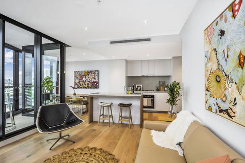 KOZYGURU FORTITUDE VALLEY DESIGNER GRADE 2 BED APT FREE PARKING QFV179-1401 - Airlie Beach Holiday 0