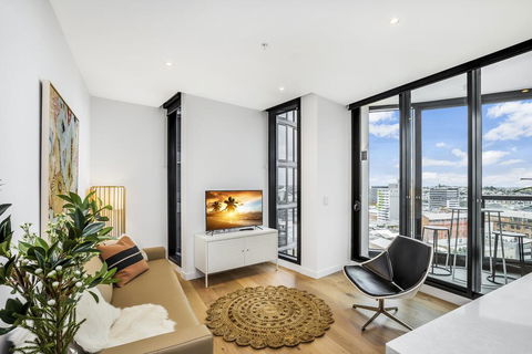 KOZYGURU FORTITUDE VALLEY DESIGNER GRADE 2 BED APT FREE PARKING QFV179-1401 - Airlie Beach Holiday 3