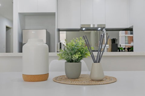 KOZYGURU MASCOT WALK TO STATION MODERN DESIGNER 2 BED APT FREE PARKING NMA260-312 - Airlie Beach Holiday 2