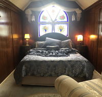 Krinklewood Cottage  Train Carriages - Airlie Beach Holiday