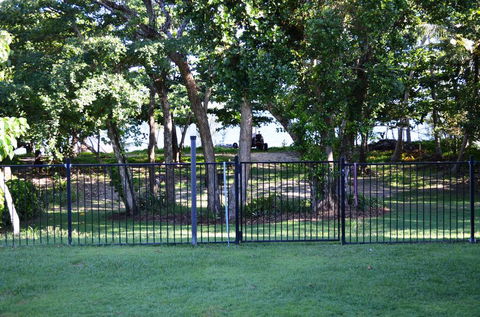 Kurrimine Beach Huts - Airlie Beach Holiday 0