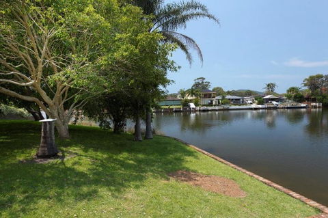 LAKE HOUSE ON ELOUERA - Airlie Beach Holiday 0