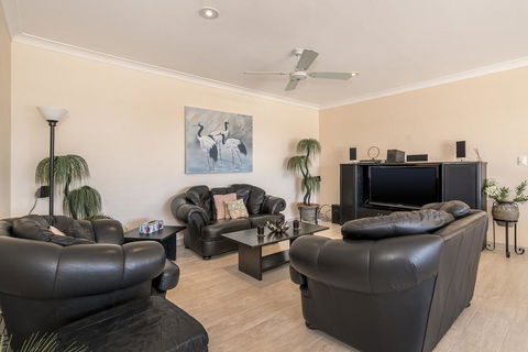 Lakeshore Apartments - Unit 5 - Airlie Beach Holiday 3