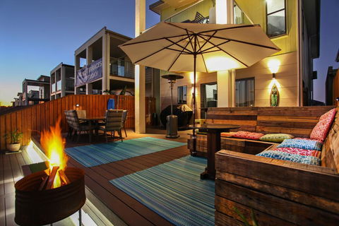 Lakeside Deck House - Airlie Beach Holiday 2