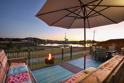 Lakeside Deck House - Airlie Beach Holiday 0