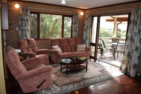 Lancelin Home With Beach And Park Views - Airlie Beach Holiday 3