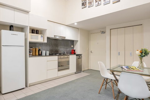 Large Apartment, 2 Parking Spots And Pool - Airlie Beach Holiday 3