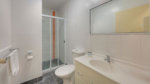 Lucinda Fishing Lodge - Airlie Beach Holiday 1