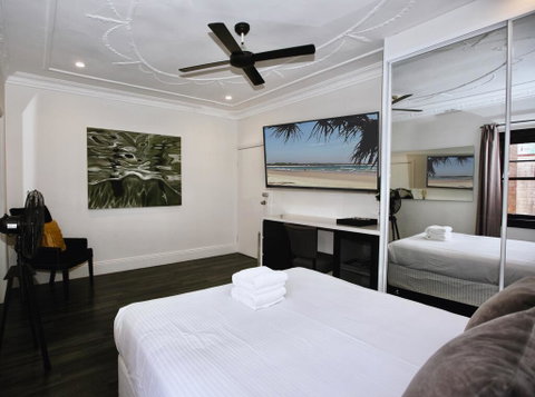 Lux & Quiet Apartment In, Potts Point - Airlie Beach Holiday 0